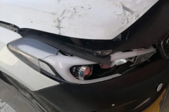 Revisión del choque frontal - faros destruidos