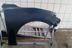 Proceso: desmontaje de piezas, pintura guardafango copiloto